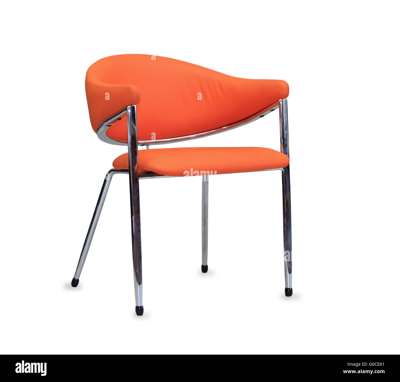 La chaise de bureau de cuir orange. Isolé Banque D'Images