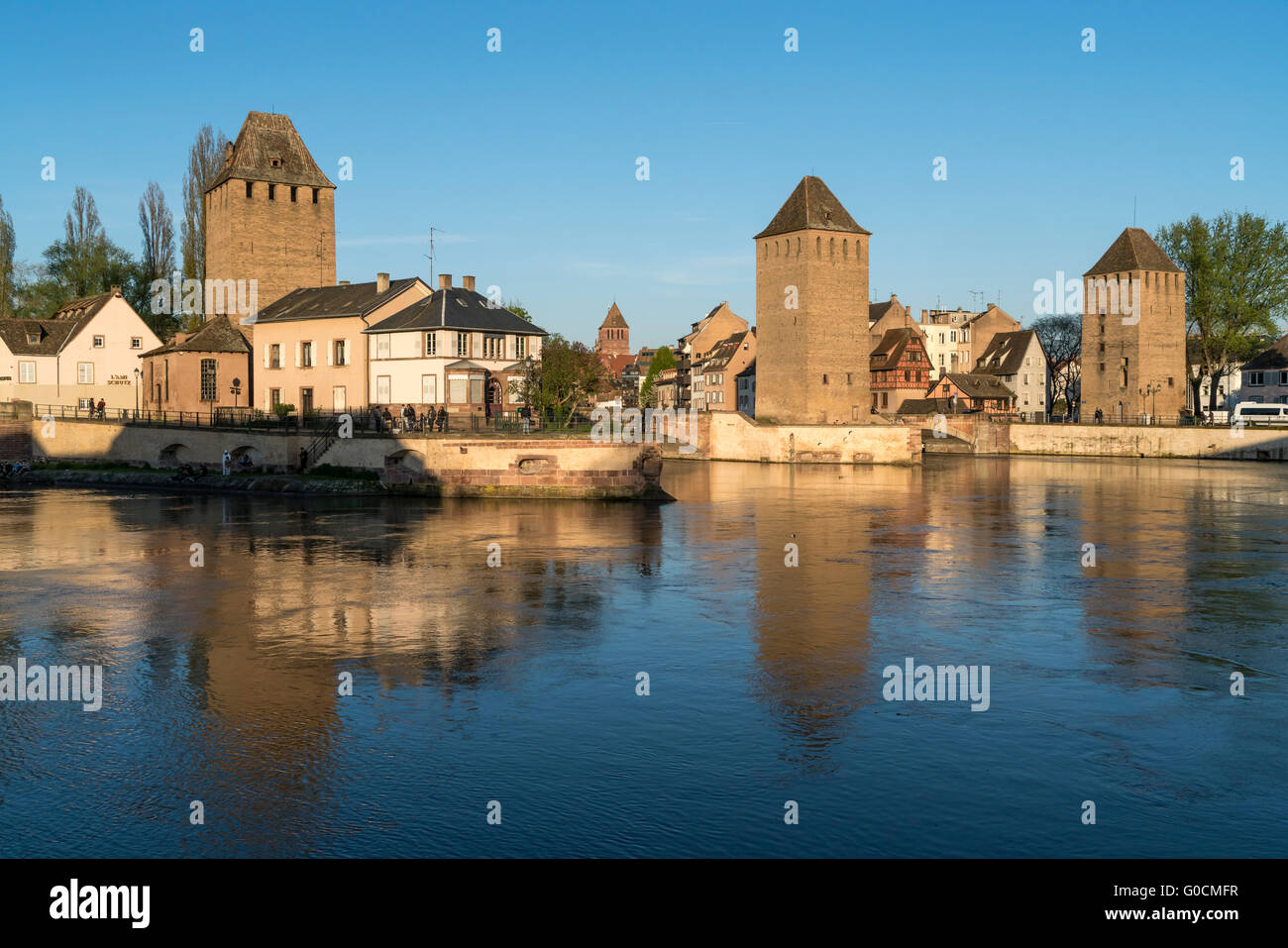 Tours du pont médiéval Ponts Couverts et de l'Ill à Strasbourg, Alsace, France Banque D'Images
