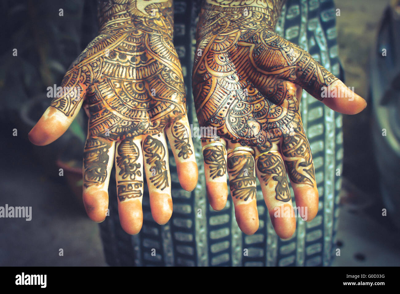 Heena est sur les deux mains - style vintage Banque D'Images