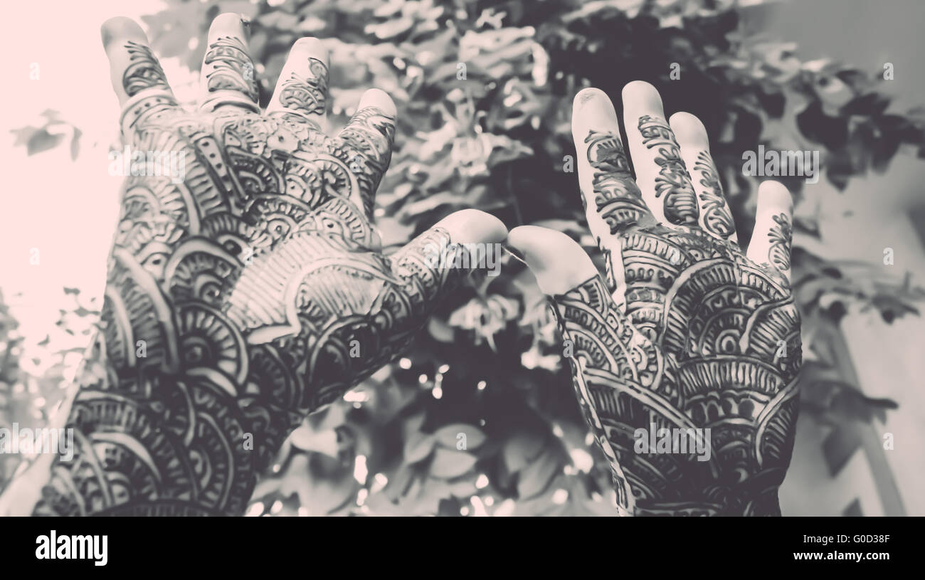La conception de mehandi montrant par hands up - look rétro Banque D'Images
