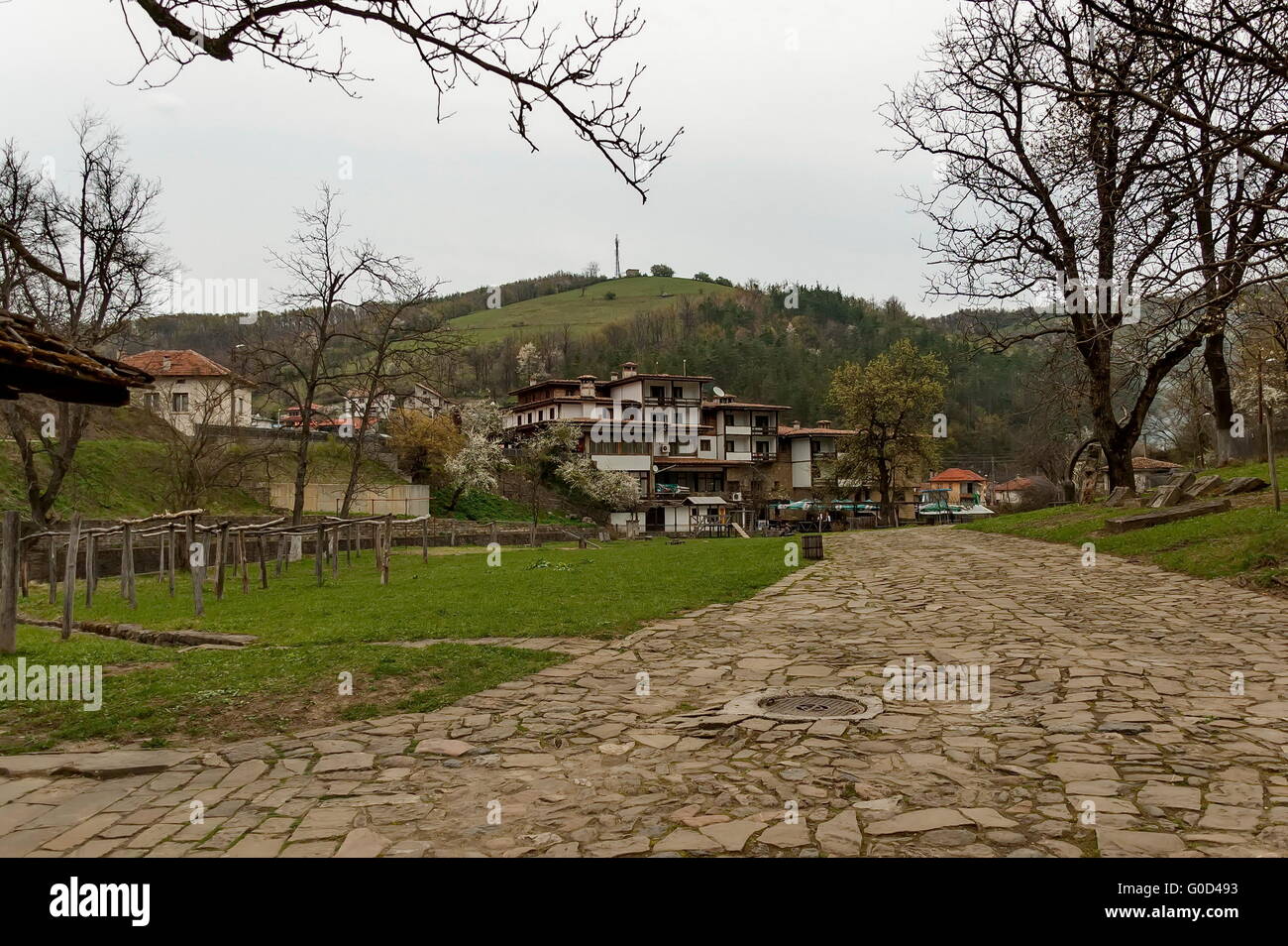 Partie d'Etar village avec guest house dans le vieux style d'architecture, ville de Gabrovo, Bulgarie Banque D'Images