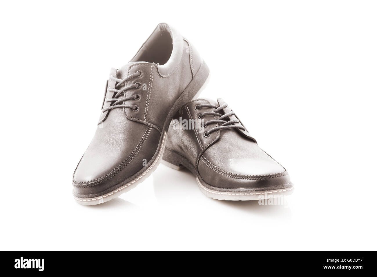 Hommes chaussures en cuir avec lacets sur un fond blanc. close-up Banque D'Images