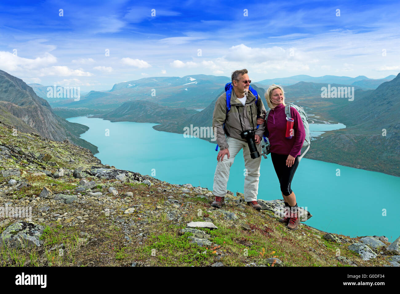Backpackers à Besseggen Ridge sur le parc national de Jotunheimen Banque D'Images