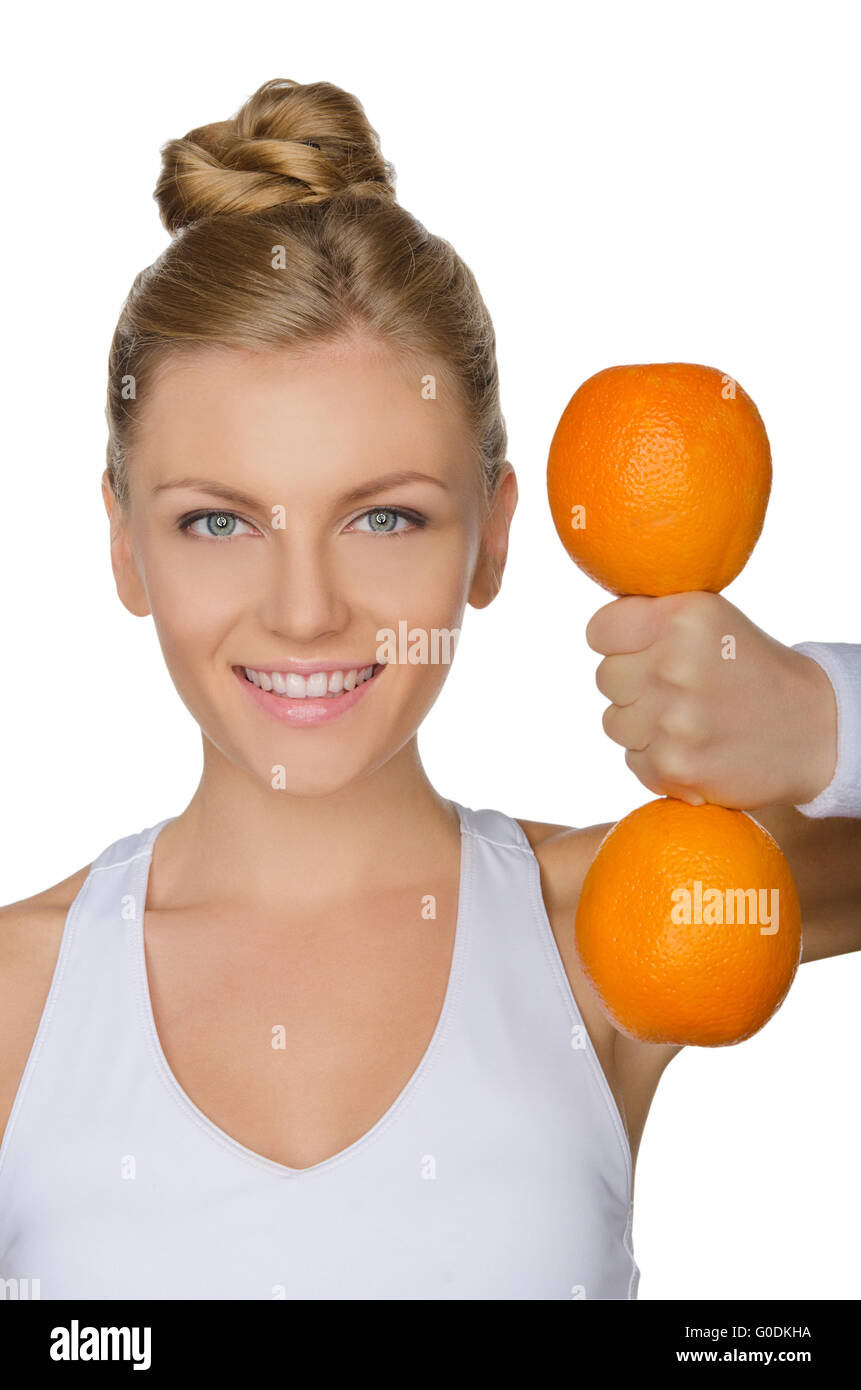 Belle femme avec deux haltères oranges mûres Banque D'Images