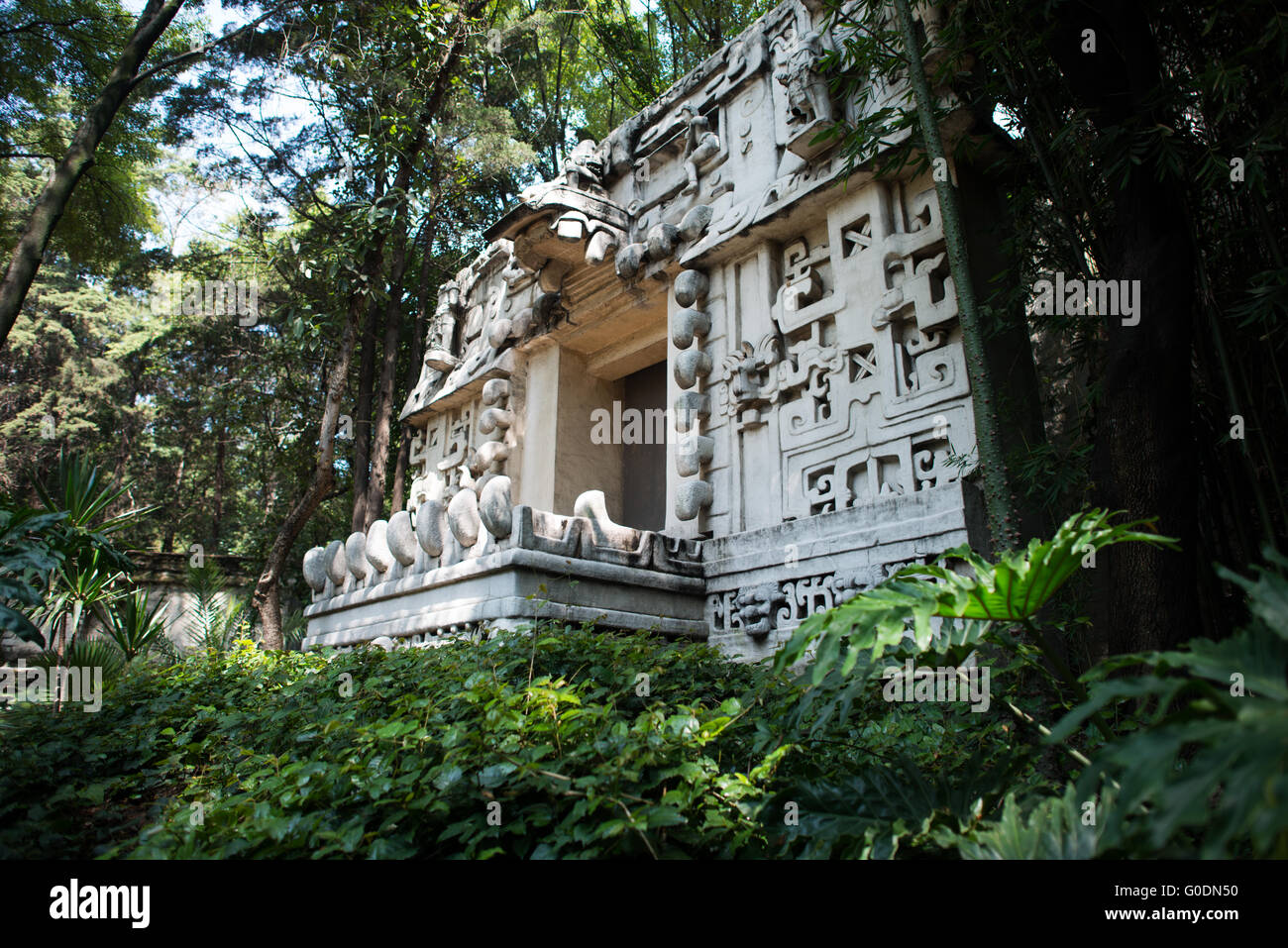 La VILLE DE MEXICO, MEXIQUE -- Le Musée National d'anthropologie en vedette d'importants artefacts archéologiques et anthropologiques de l'époque pré-colombienne du Mexique, y compris son patrimoine et cultures aztèque indiginous. Banque D'Images