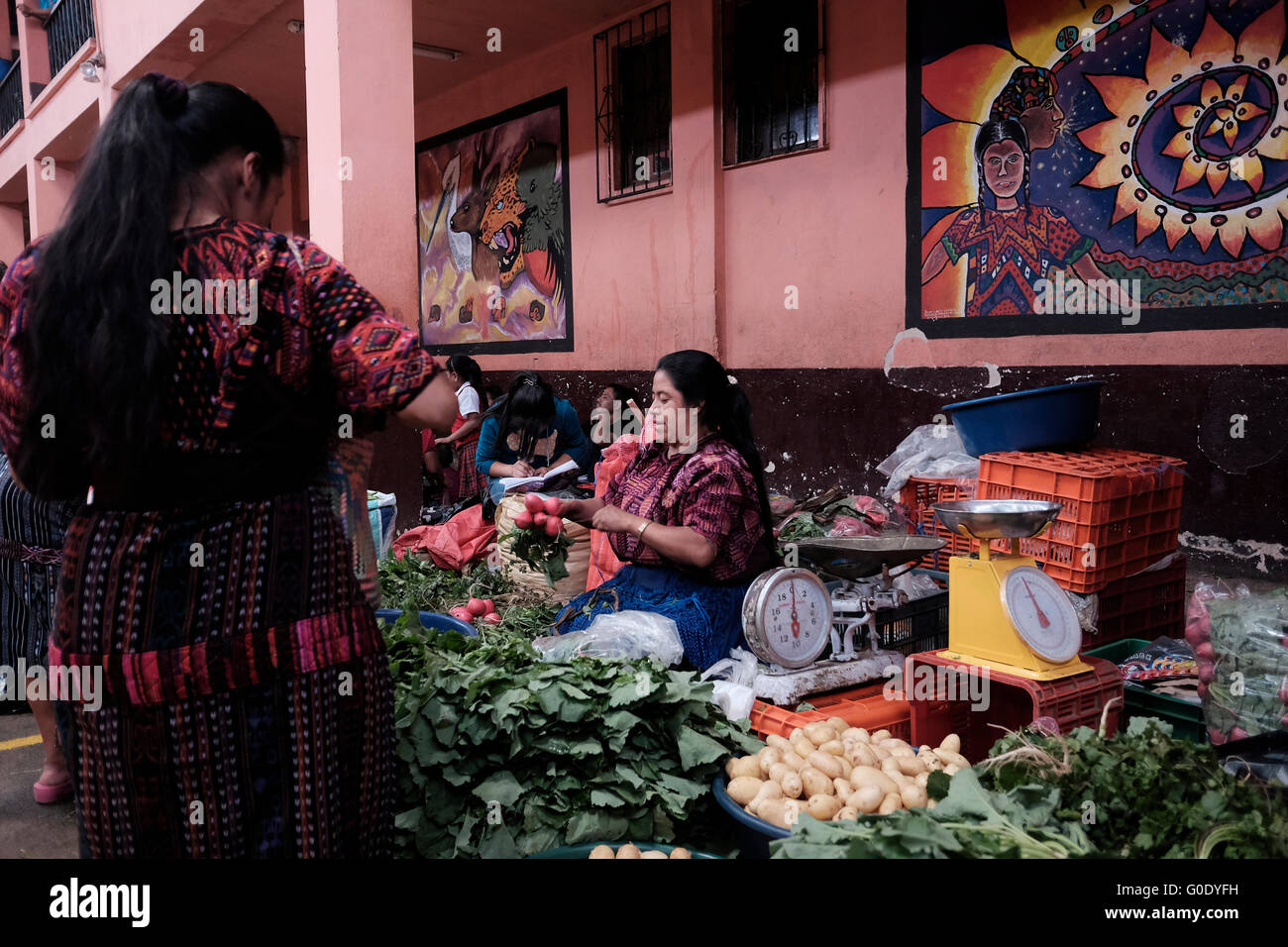 Le marché de Chichicastenango également connu sous le nom de Santo Tomás Chichicastenango une ville dans le département de Guatemala El Quiché, connu pour sa culture Maya Kiche traditionnels. Banque D'Images