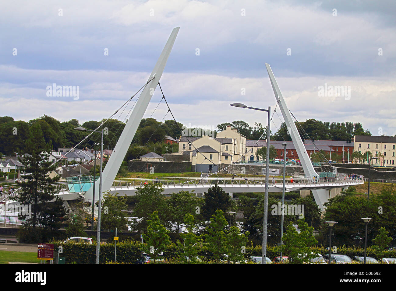 Pont de la paix, à Londonderry, en Irlande du Nord, Royaume-Uni Banque D'Images