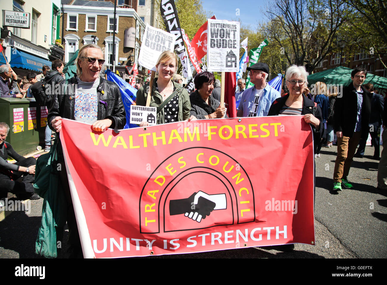 Londres, 1 mai 2016 - Des milliers de marcheurs dans premier mai à Londres, suivie d'une marche à Trafalgar Square Crédit : Dinendra Haria/Alamy Live News Banque D'Images