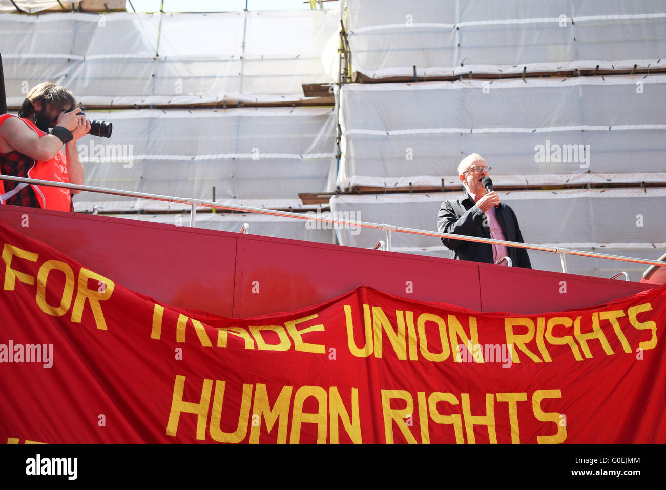 Londres, Royaume-Uni. 1er mai 2016. Des milliers de marcheurs dans premier mai à Londres, suivie d'une marche à Trafalgar Square Crédit : Dinendra Haria/Alamy Live News Banque D'Images