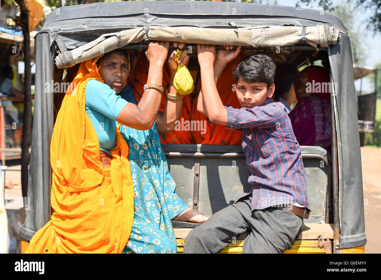 La vie quotidienne des gens autour de Harshat Mata temple à côté de la Chand Baori à Abhaneri, Banque D'Images