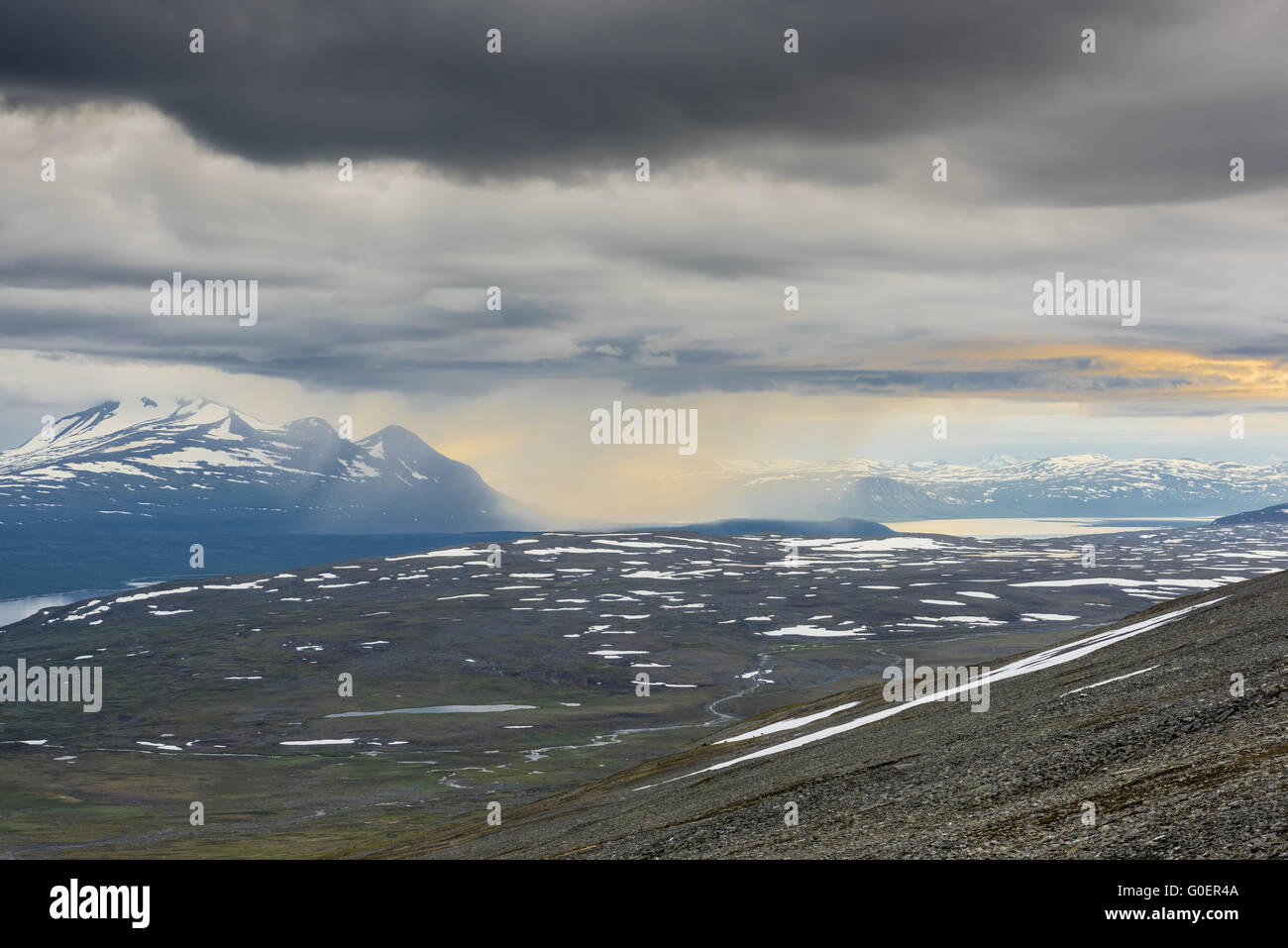 Douche de pluie, Mont Akka, Laponie, Suède Banque D'Images