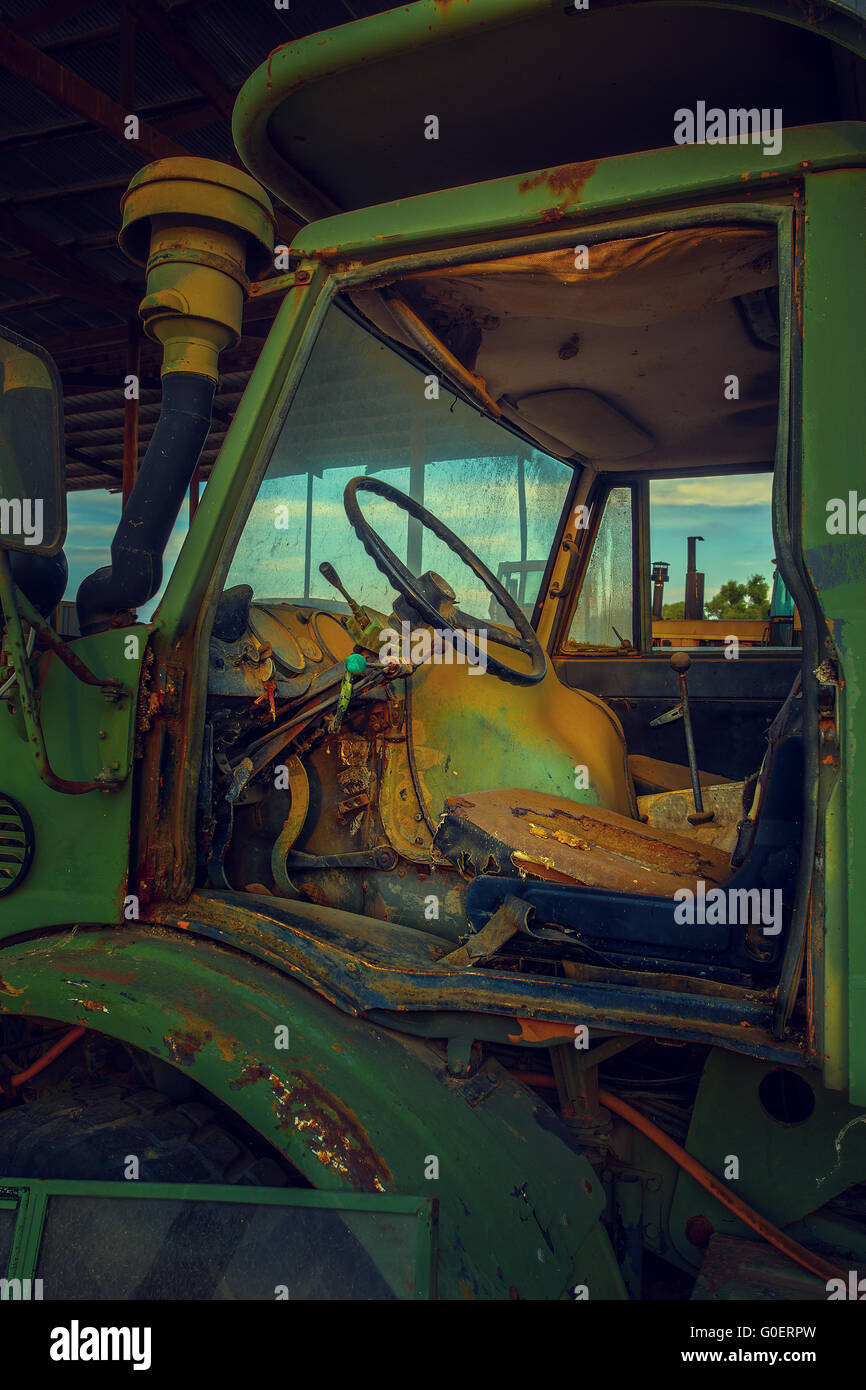 La cabine du tracteur abandonné Banque D'Images