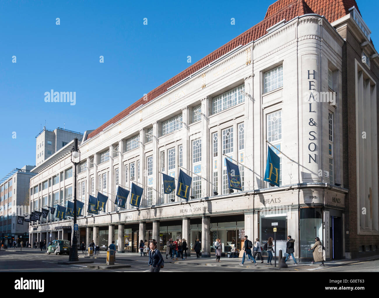 Heal's Department Store, Tottenham Court Road, Fitzrovia, London Borough of Camden, Londres, Angleterre, Royaume-Uni Banque D'Images Heal's Department Store, Tottenham Court Road, Fitzrovia, London Borough of Camden, Londres, Angleterre, Royaume-Uni Banque D'Images