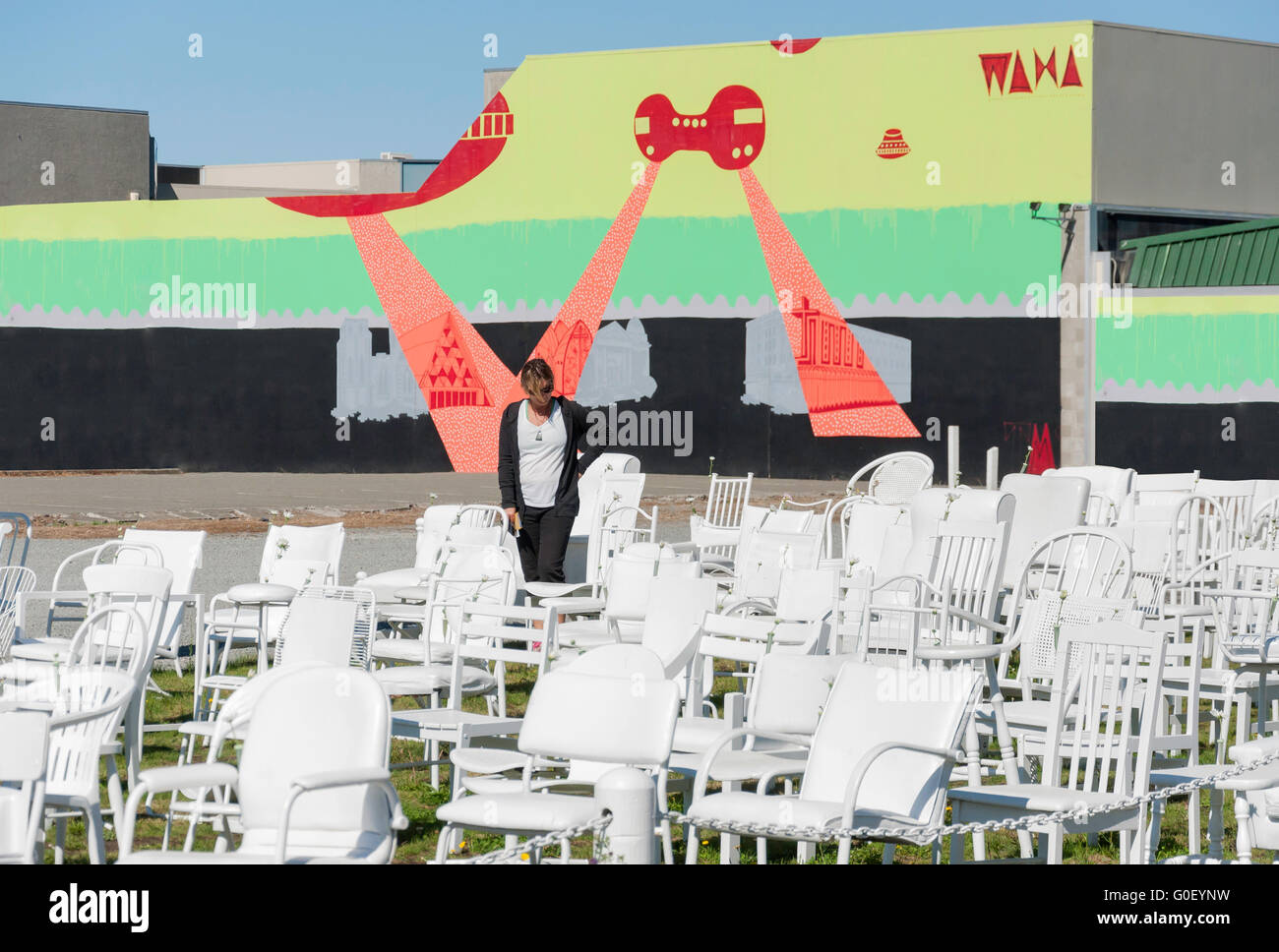 '185 chaises vides' art installation de 2011 victimes du séisme, Madras Street, Christchurch, Canterbury, Nouvelle-Zélande Banque D'Images