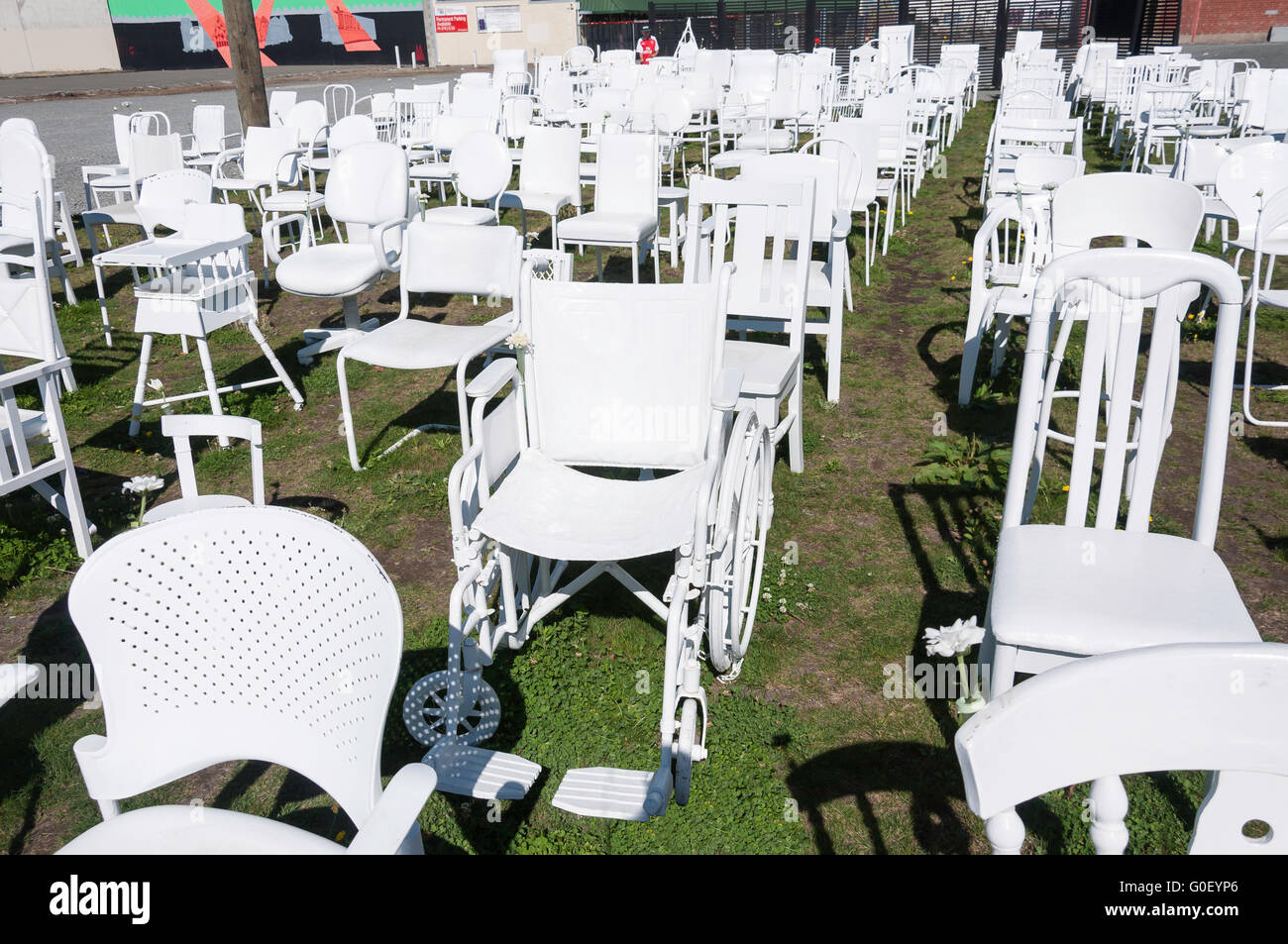 '185 chaises vides' art installation de 2011 victimes du séisme, Madras Street, Christchurch, Canterbury, Nouvelle-Zélande Banque D'Images