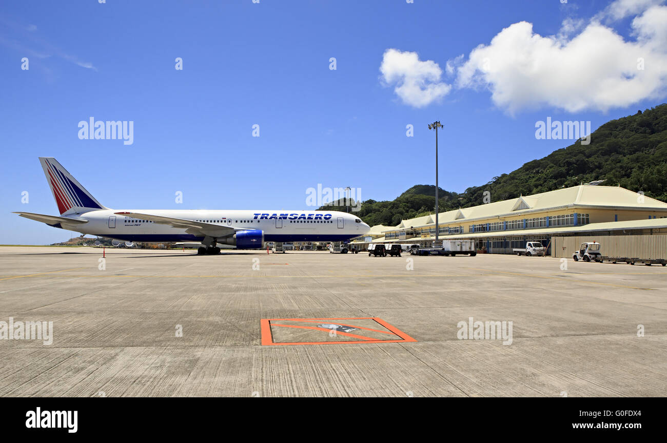 Transaero Airlines avion à l'Aéroport International des Seychelles sur l'île de Mahé. Banque D'Images