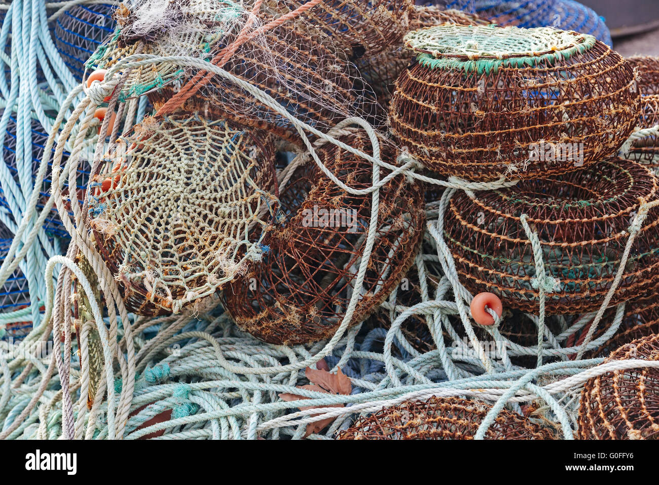 Des cages en filet pour attraper les fruits de mer à Porto, Portugal Banque D'Images