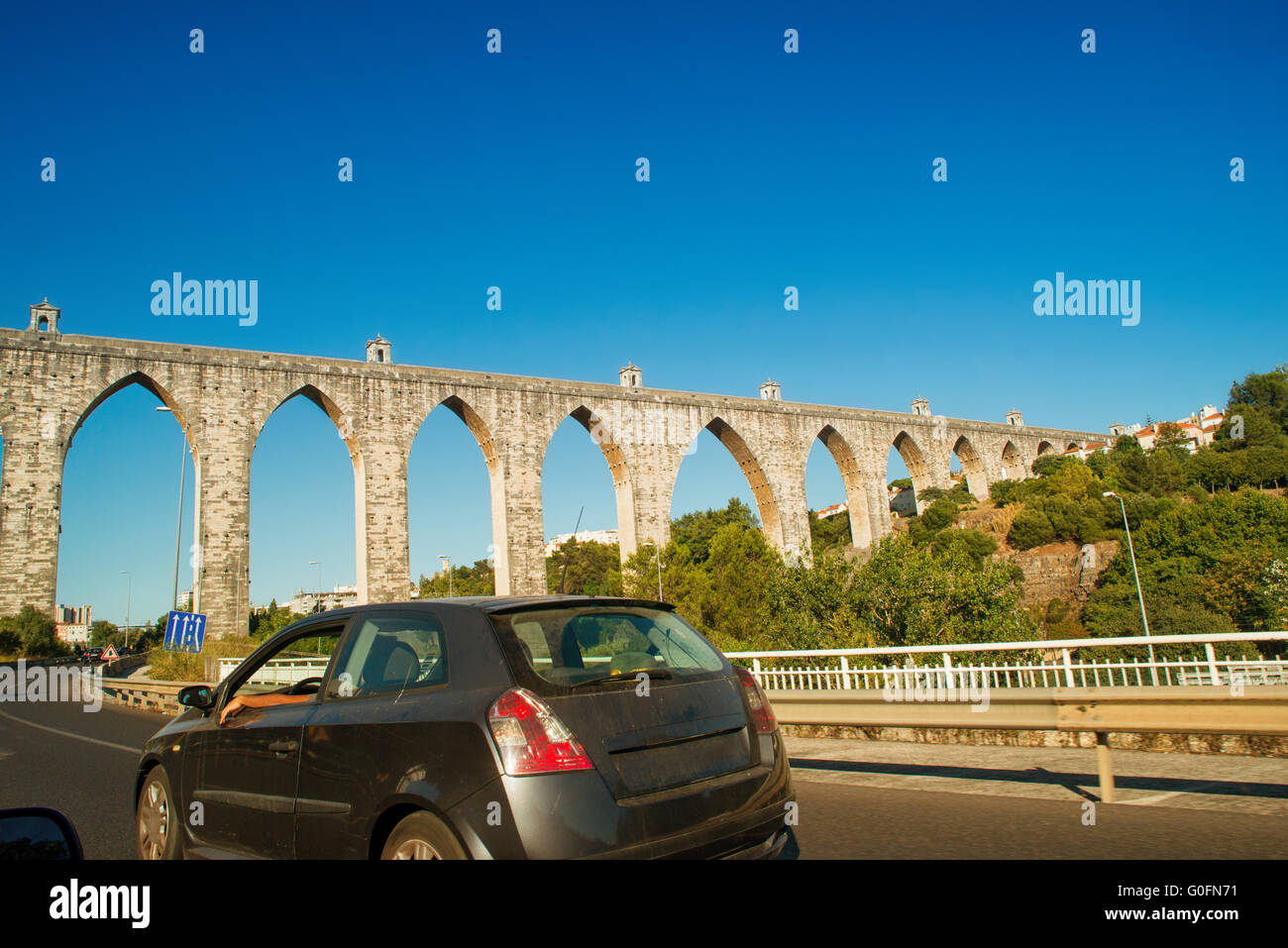 Aqueduc historique dans la ville de Lisbonne construit au 18e siècle, le Portugal Banque D'Images