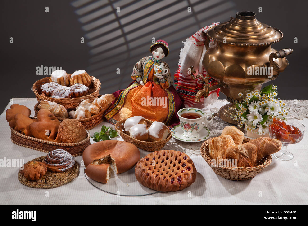 Nature morte avec pain dans un style national russe Banque D'Images