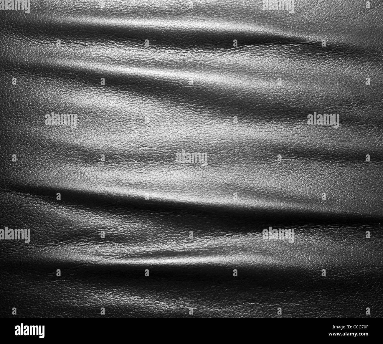 Froissé souple en cuir noir. La texture ou l'arrière-plan Banque D'Images