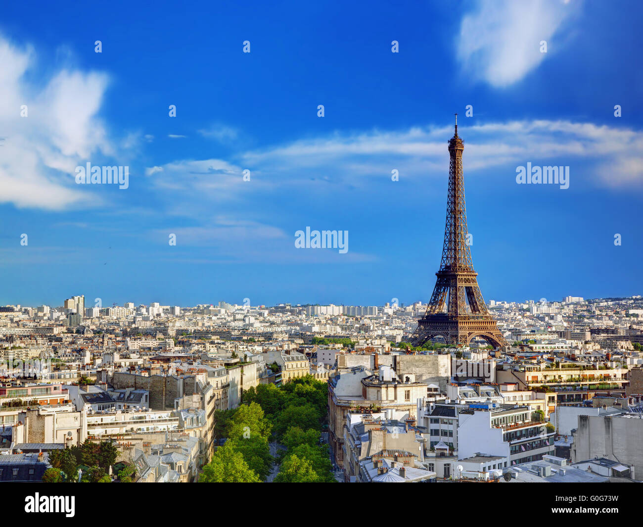 Vue sur le toit sur la Tour Eiffel, Paris, France Banque D'Images
