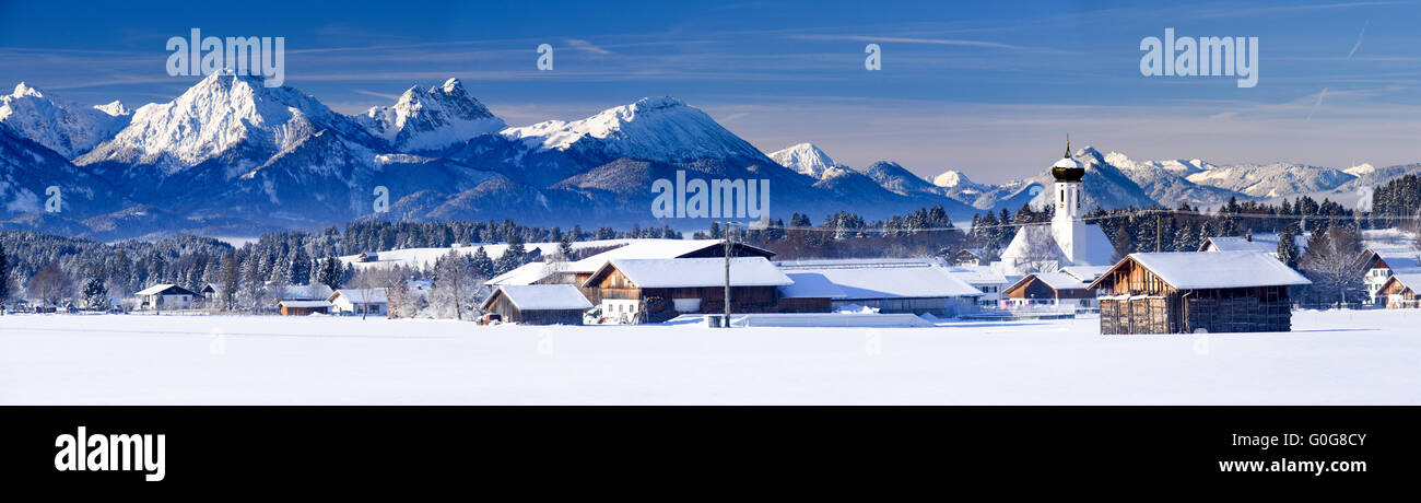Vaste panorama paysage en Bavière avec montagnes des Alpes Banque D'Images