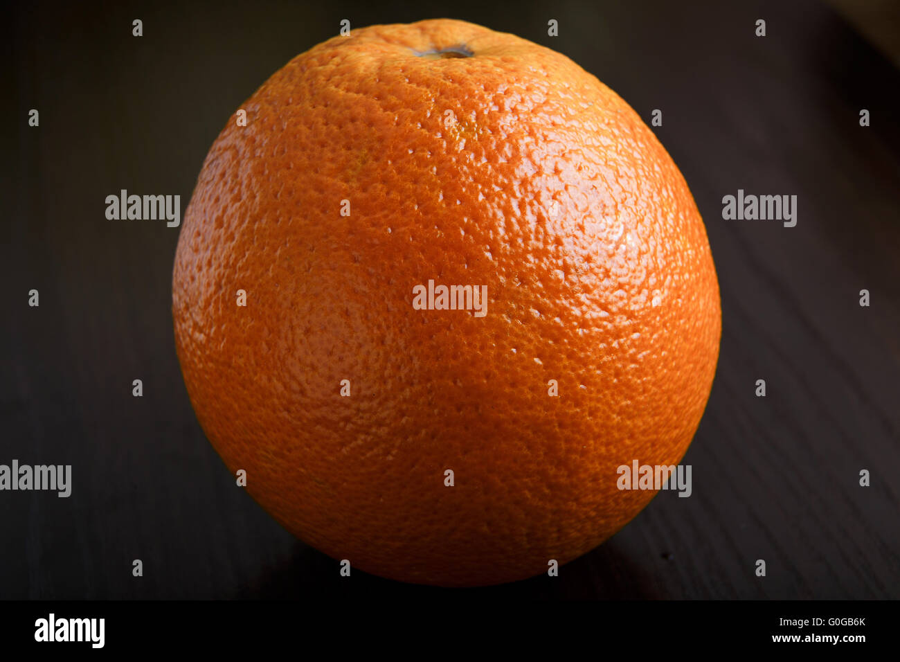 Orange sur fond de bois macro close-up Banque D'Images