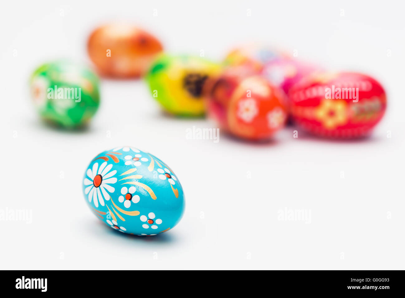 Les oeufs de Pâques la main isolé sur blanc. Floral Banque D'Images