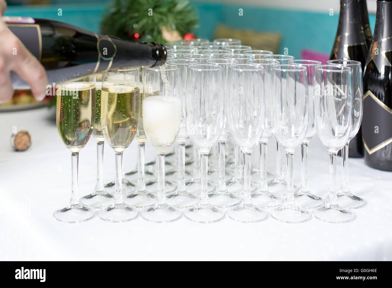 Lunettes avec shampagne en ligne. Banque D'Images