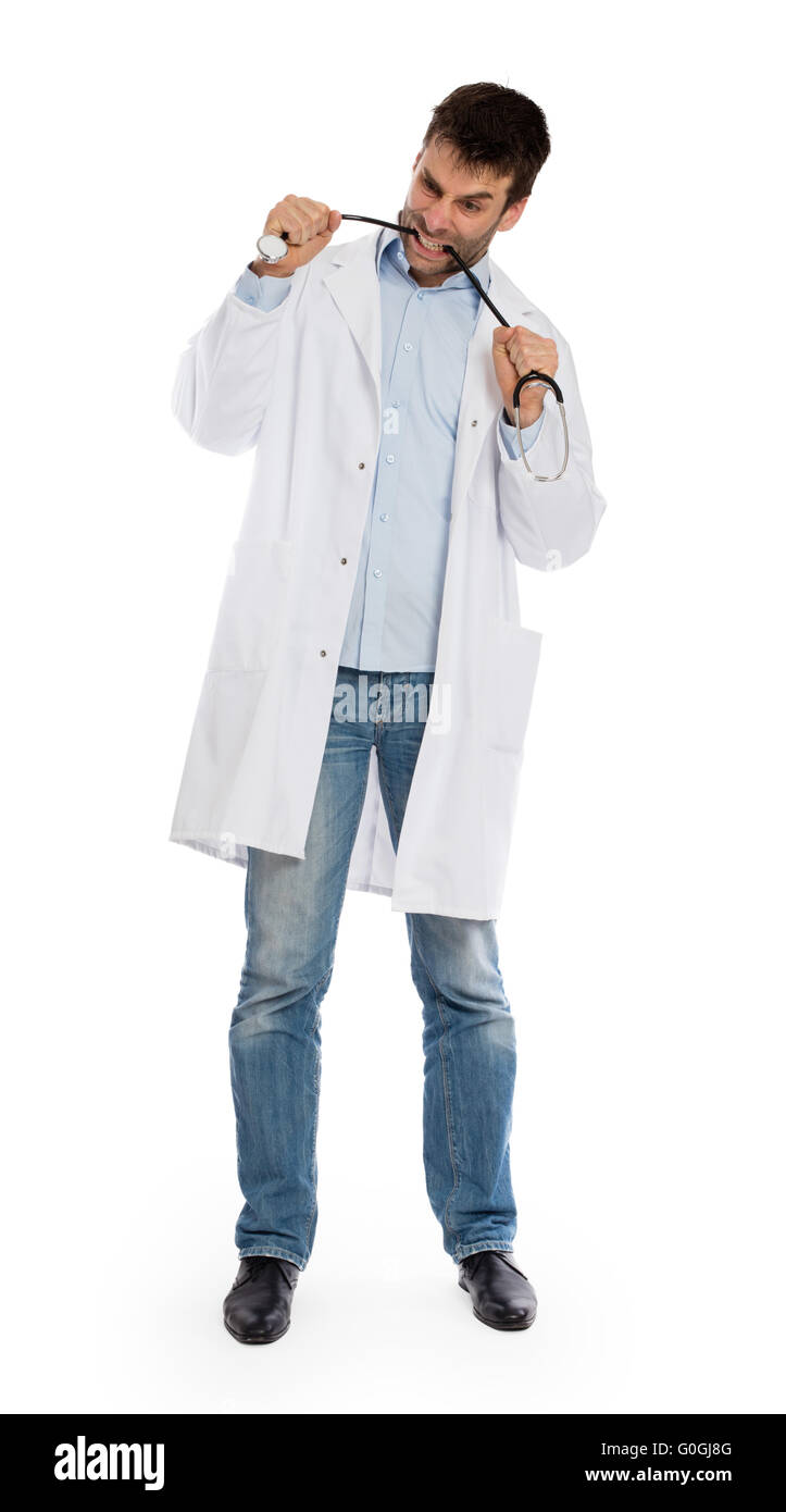 Portrait humoristique d'un jeune chirurgien déprimé avec un stéthoscope, isolated on white Banque D'Images