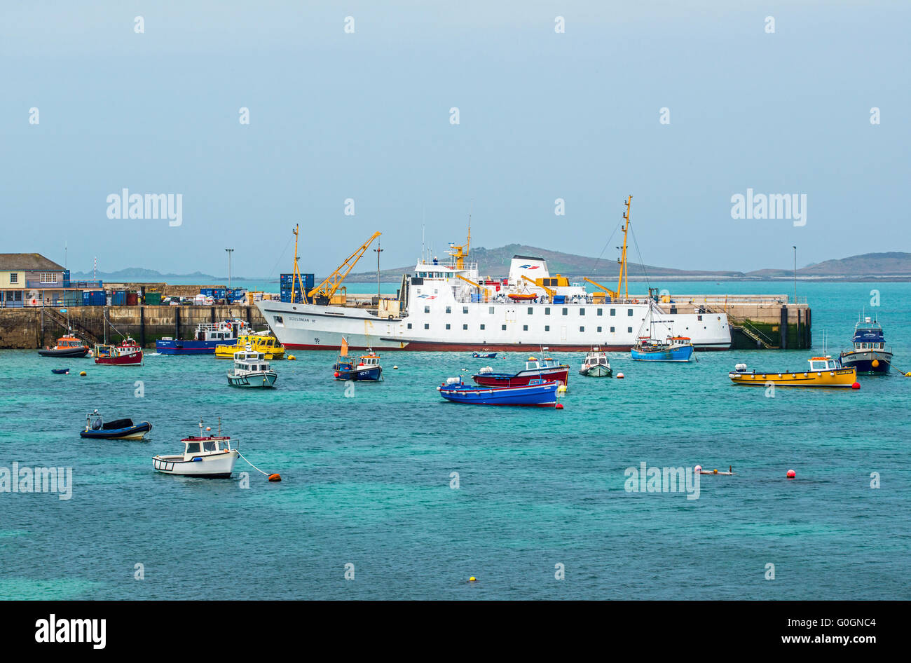 Le Scillonian 111 ou 3 amarré le long du port de Hugh Town St Marys, sur les îles Scilly Banque D'Images