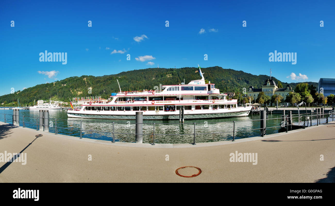 Navire à passagers dans le port de Bregenz Banque D'Images