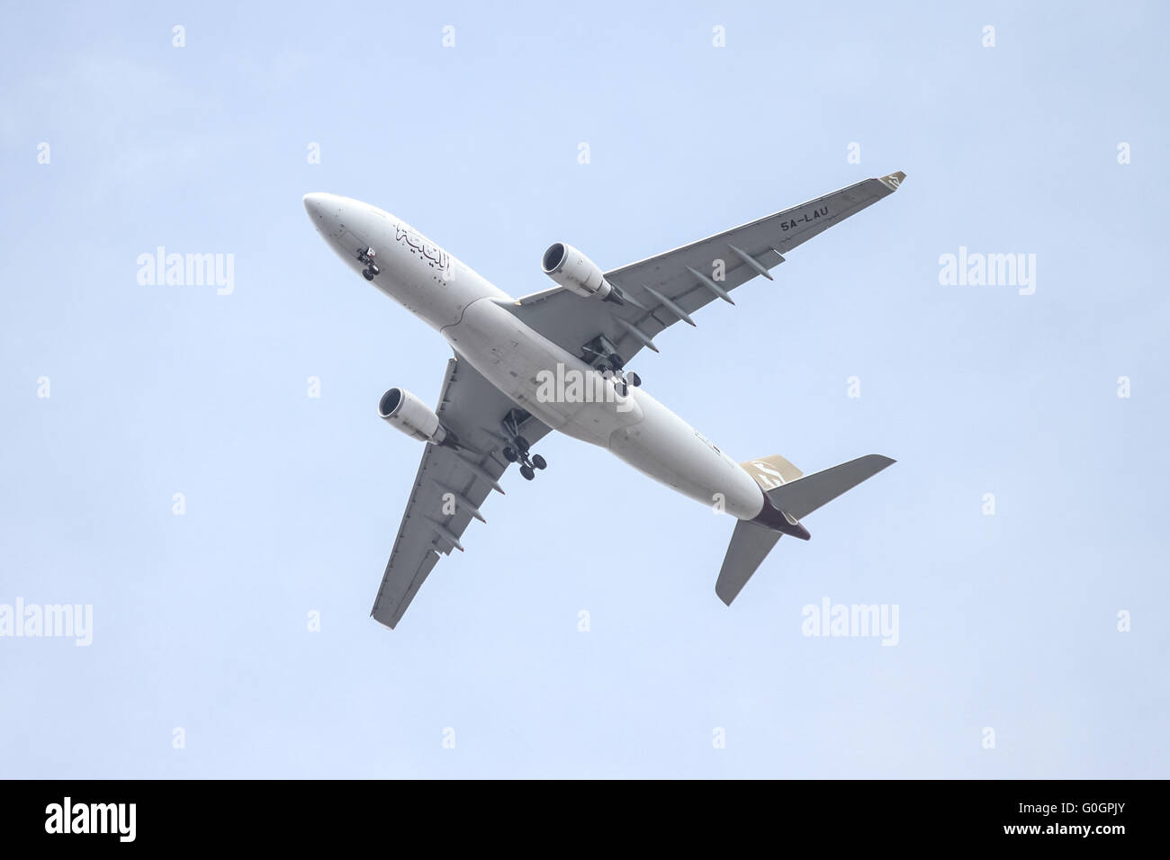 Libyan Airlines Airbus A330-202 (CN 1543) l'atterrissage à l'aéroport Ataturk d'Istanbul. Banque D'Images