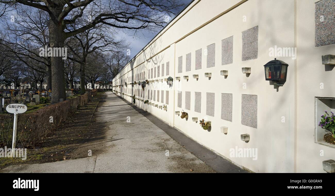 Mur avec des tombes pour urne cinéraire Banque D'Images