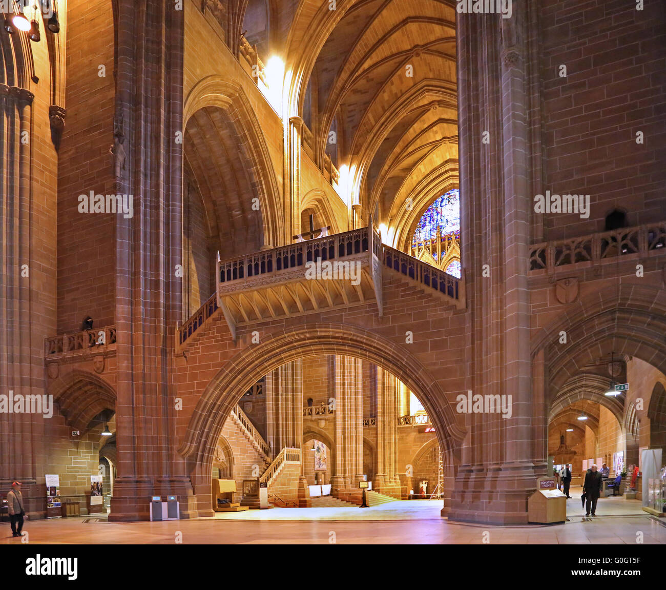 L'intérieur de la cathédrale anglicane de Liverpool montrant la nef pont. Construit dans le style néo-gothique, achevée en 1978 Banque D'Images