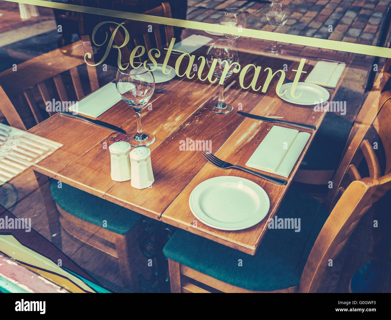 Table de restaurant rustique Banque D'Images