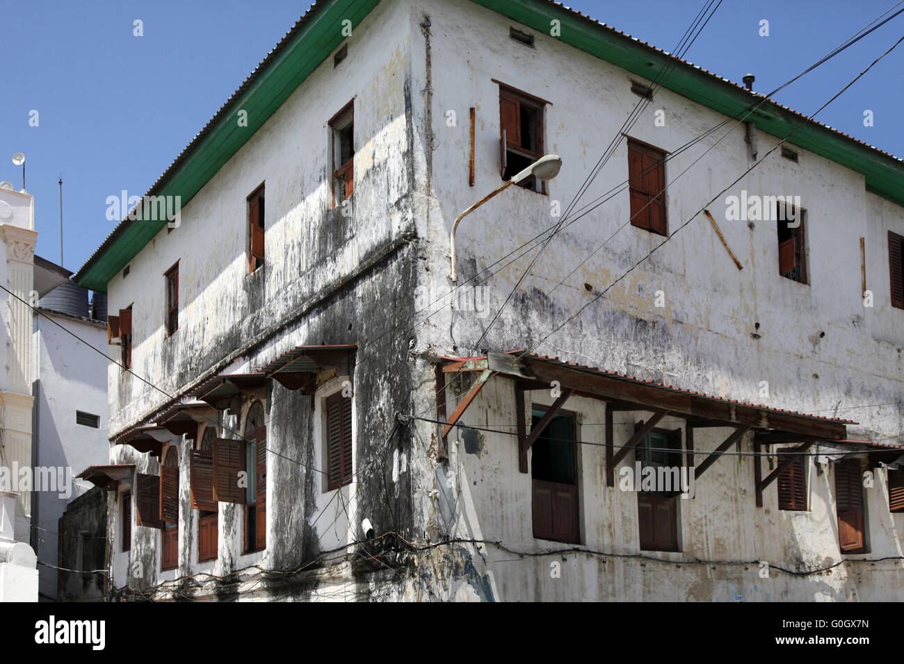 Les câbles d'électricité dans la ville Banque D'Images