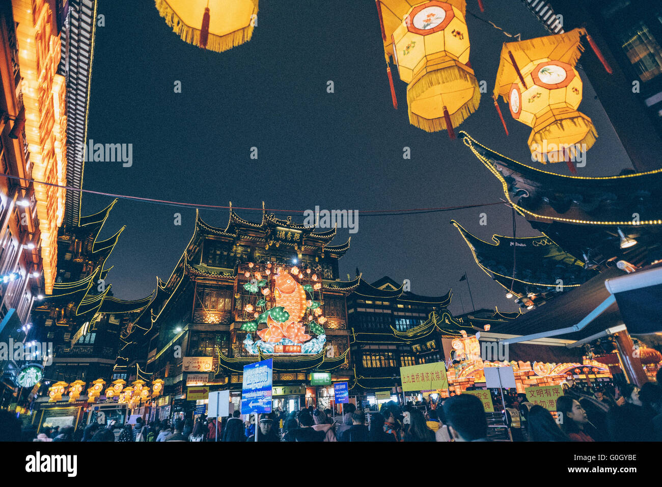 Des festivals de lanternes chinoises dans le jardin Yuyuan Banque D'Images