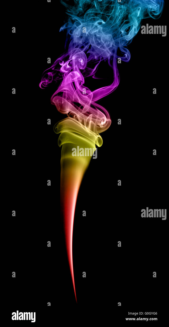 Résumé La fumée multicolore sur fond sombre Banque D'Images