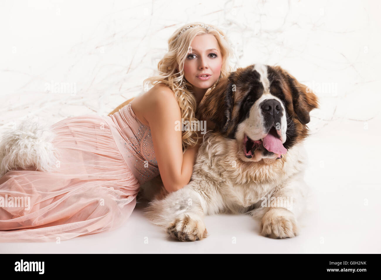 Jeune femme et Grand Chien Banque D'Images