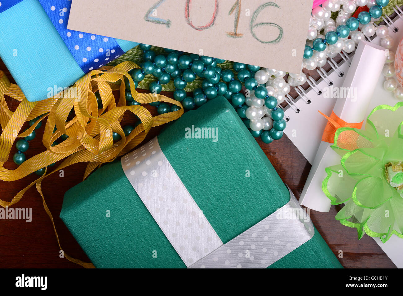 Carte d'invitation avec des oeufs de pâques Banque D'Images