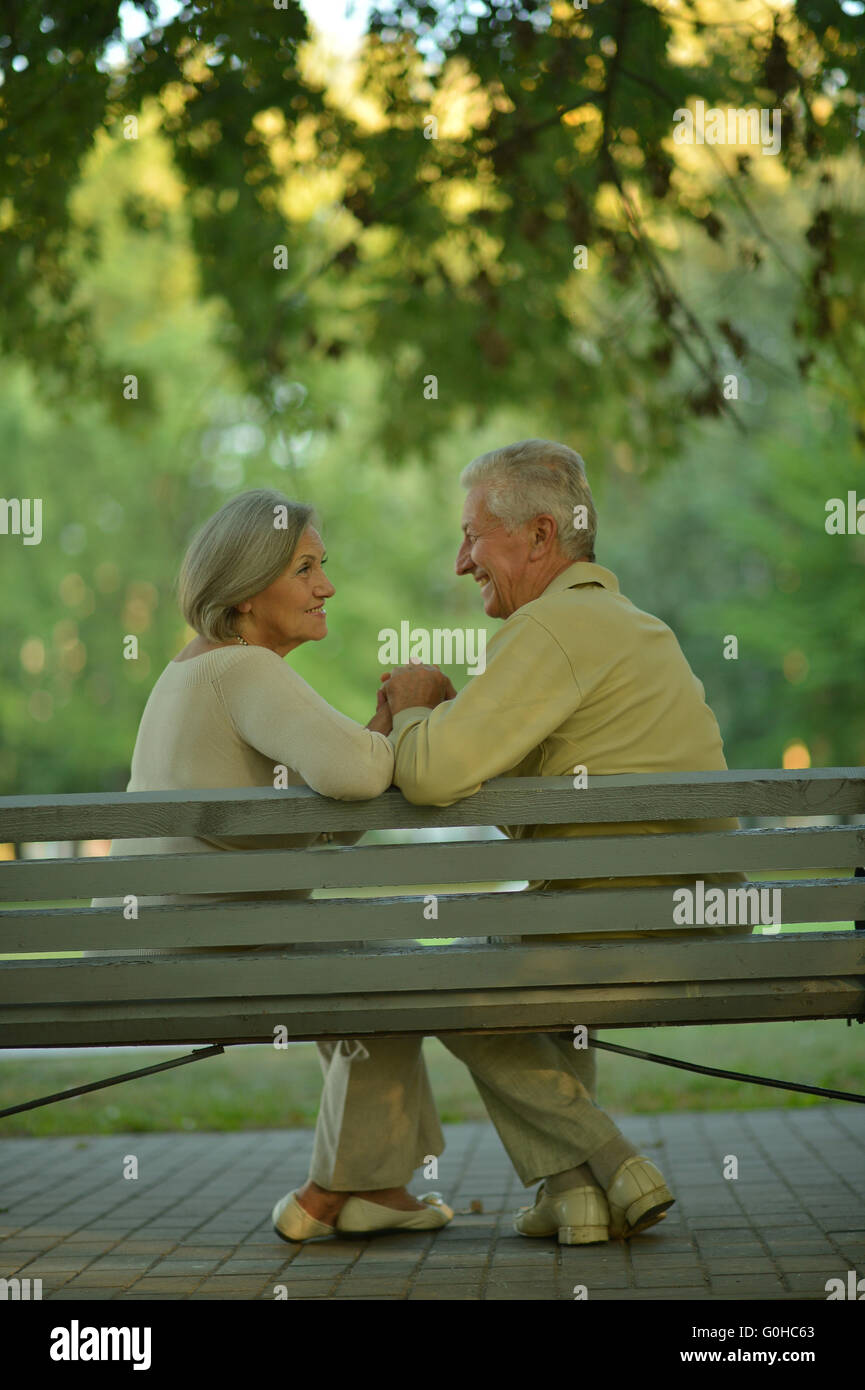 Senior couple sitting Banque D'Images