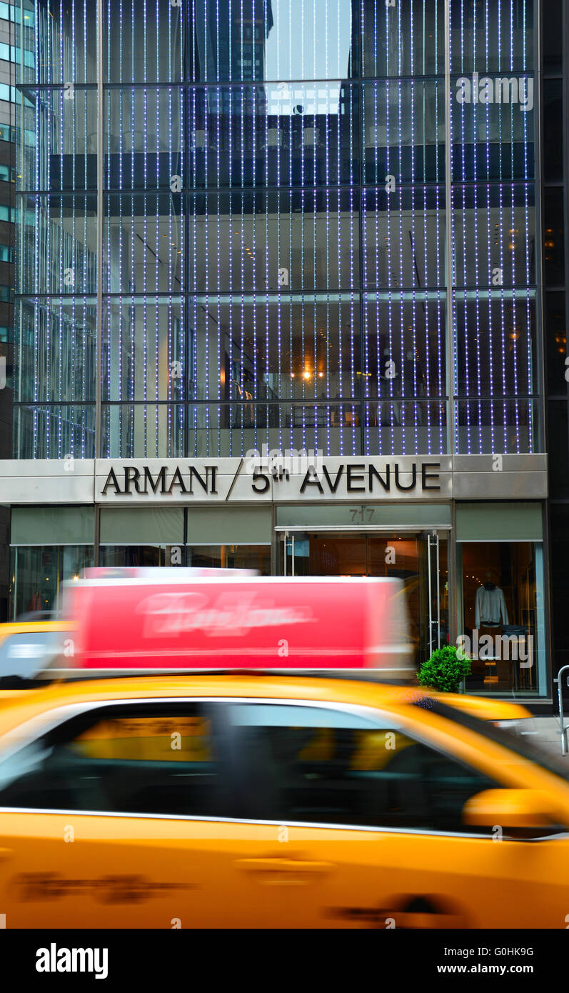 Boutique Armani sur la 5e Avenue, New York City, USA Banque D'Images