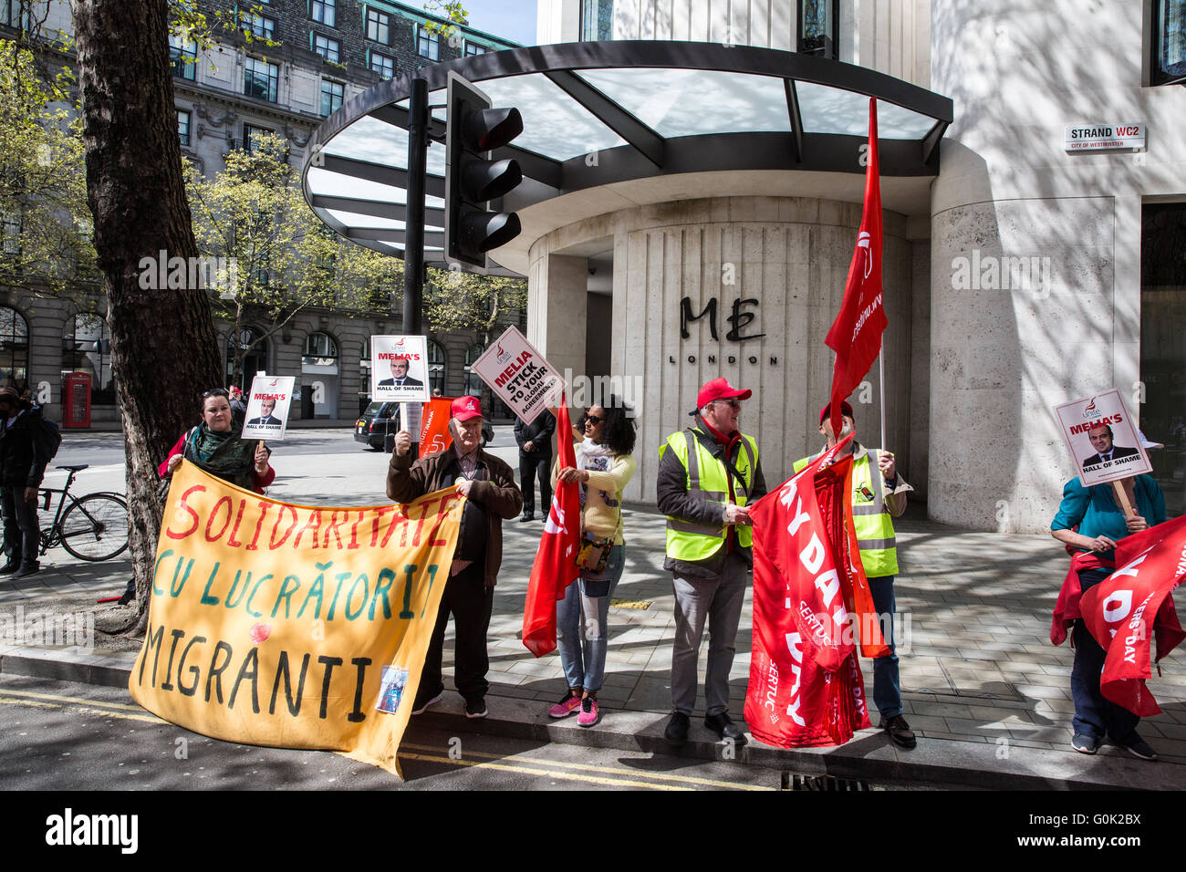 Londres, Royaume-Uni. 1er mai 2016. Les militants pour les droits syndicaux de s'unir à l'extérieur du moi hôtel de Londres. Credit : Mark Kerrison/Alamy Live News Banque D'Images