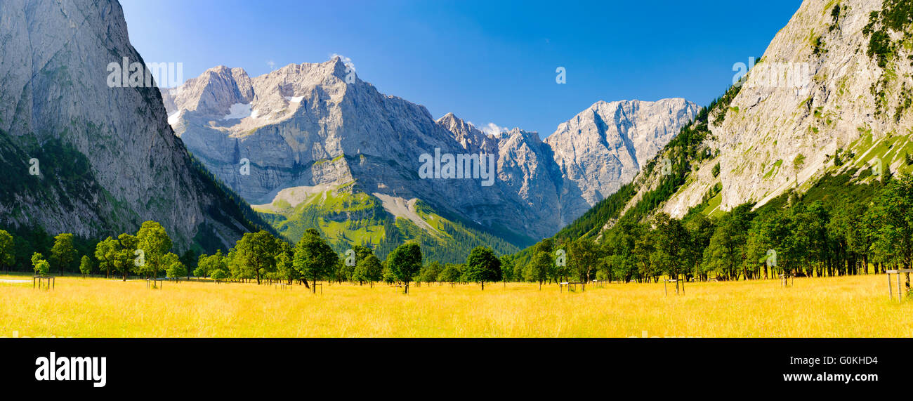 Paysage panoramique en Bavière avec lac et montagnes des Alpes Banque D'Images