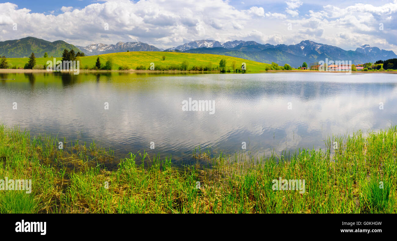 Paysage panoramique en Bavière et le lac Meadow Banque D'Images