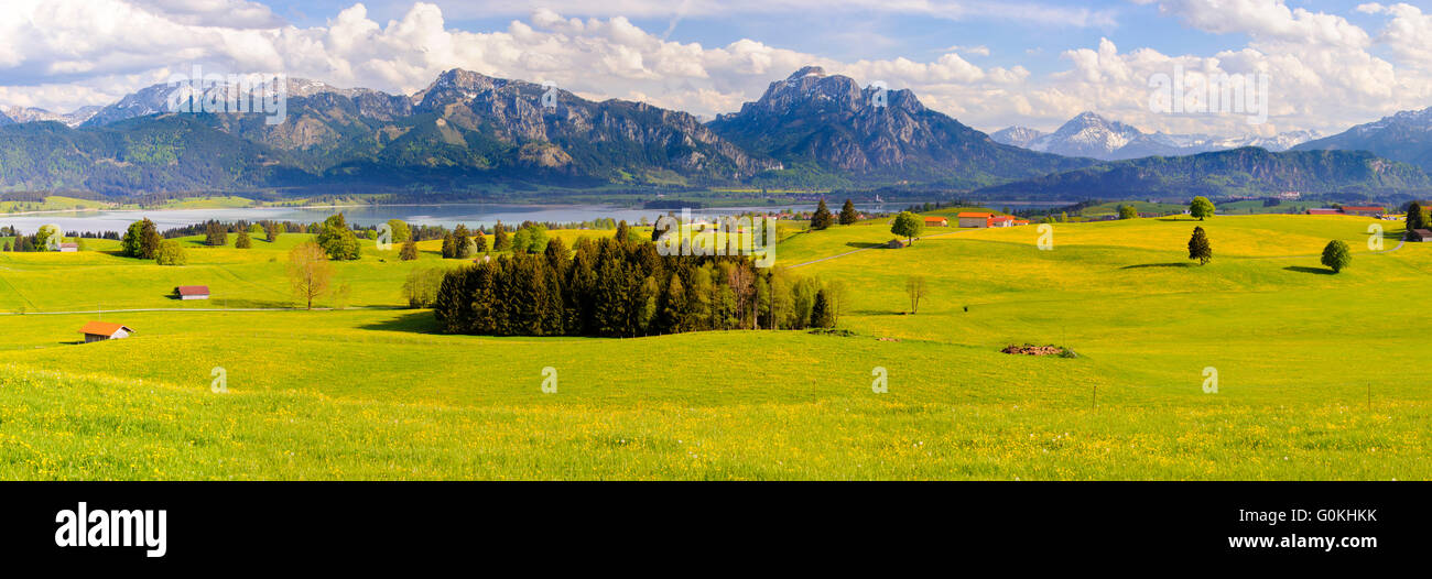 Paysage panoramique en Bavière avec lac et montagnes des Alpes Banque D'Images