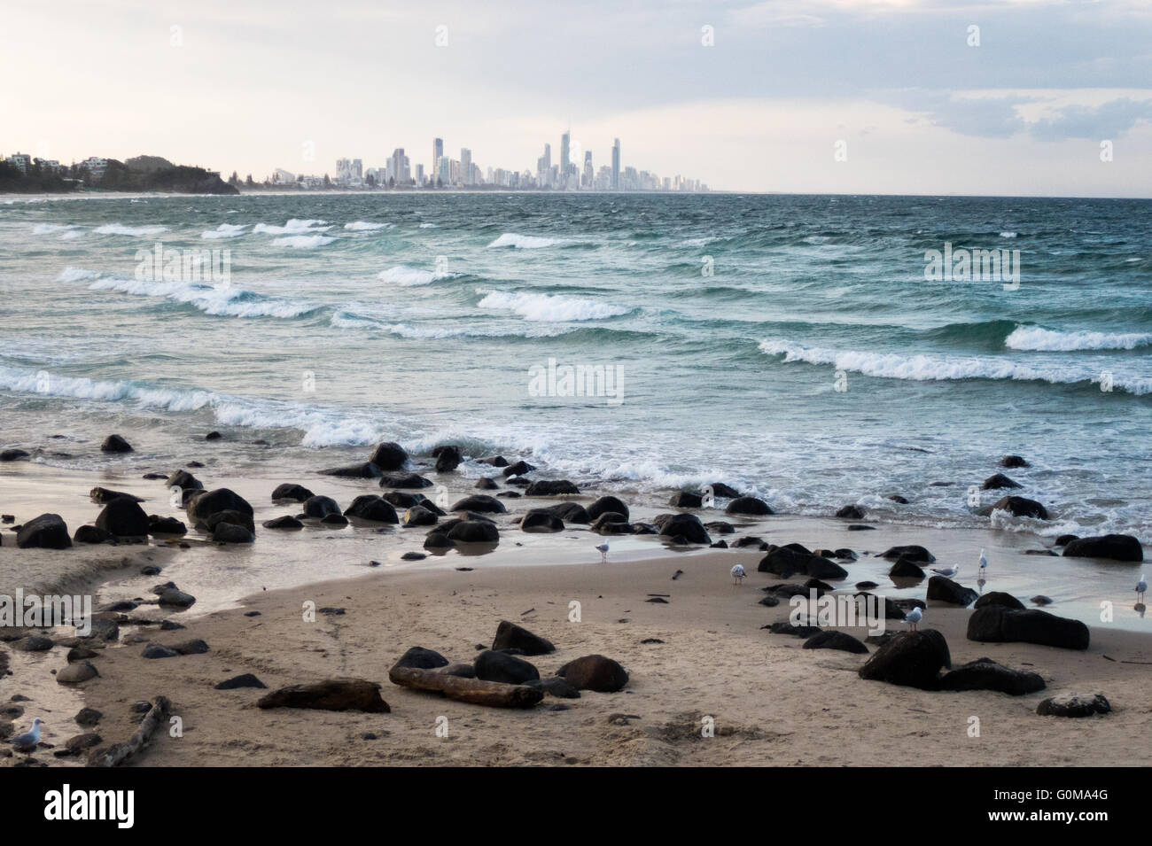 L'océan Pacifique sur la plage de Burleigh Heads dans le Queensland en Australie. Banque D'Images