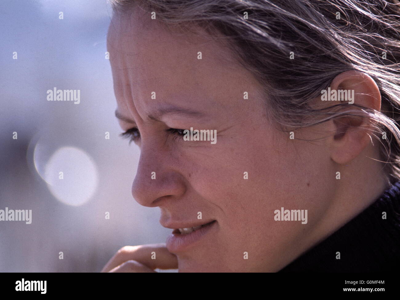 Nouvelles photos - 1977 AJAX - Portsmouth, Angleterre. Navigatrice - et l'AUTEUR CLARE FRANCIS, SKIPPER DE WHITBREAD ROUND THE WORLD RACE ADC ACCUTRAC ENTRÉE DANS HUMEUR RÉFLÉCHIE AVANT DE COMMENCER LA COURSE À HMS VERNON. PHOTO:JONATHAN EASTLAND/AJAX REF:31217 1 Banque D'Images