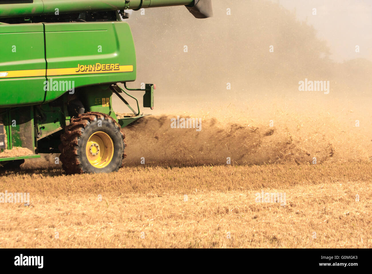 Moissonneuse-batteuse John Deere Harvester la récolte du maïs de l'été au Royaume-Uni Banque D'Images